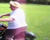 Grand-mère fail moto